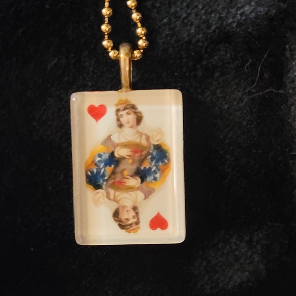 Queen of hearts necklace - Picture 3 of 6